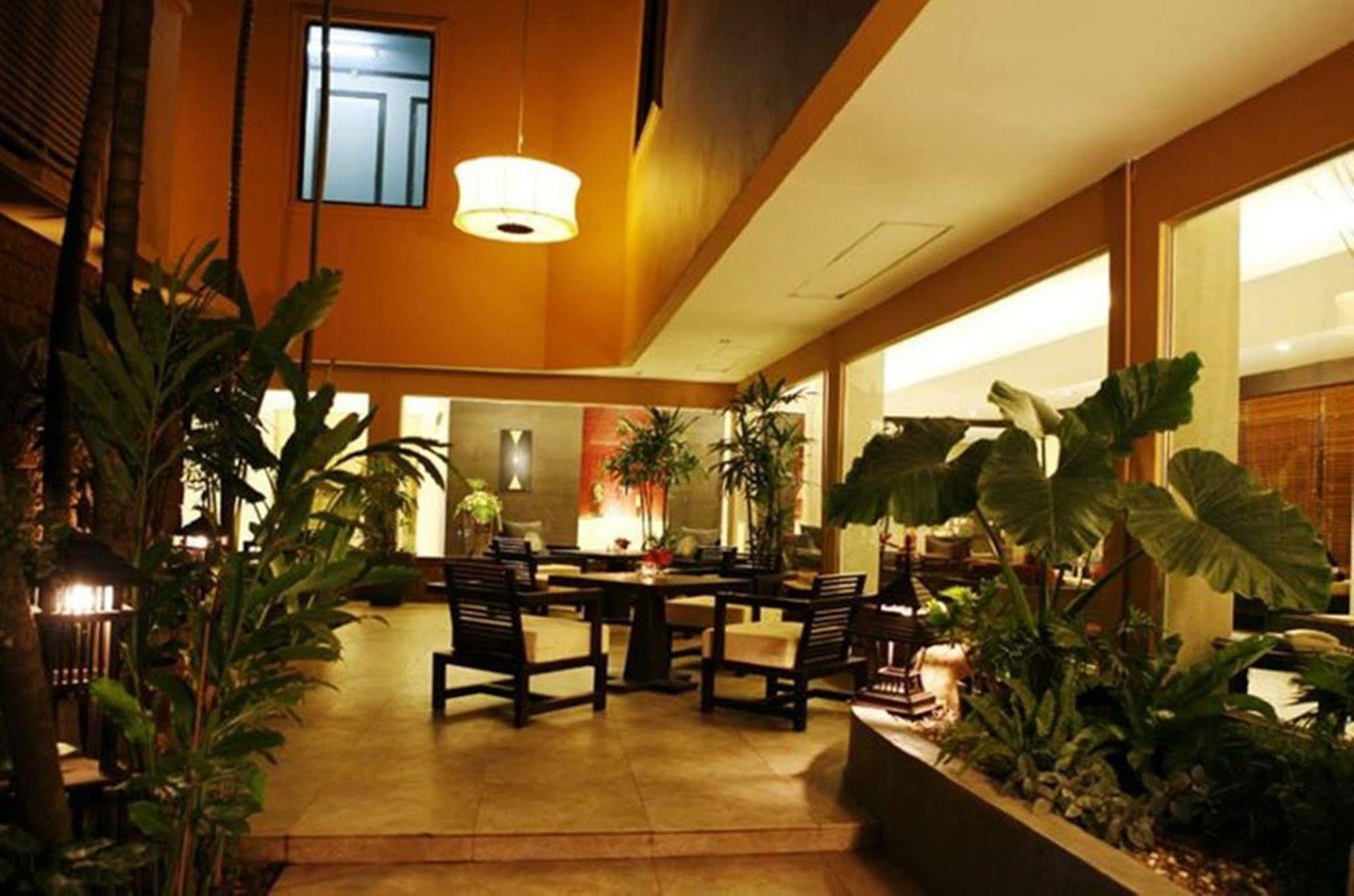 Hotel The Regent Park Phnom Penh Exterior foto