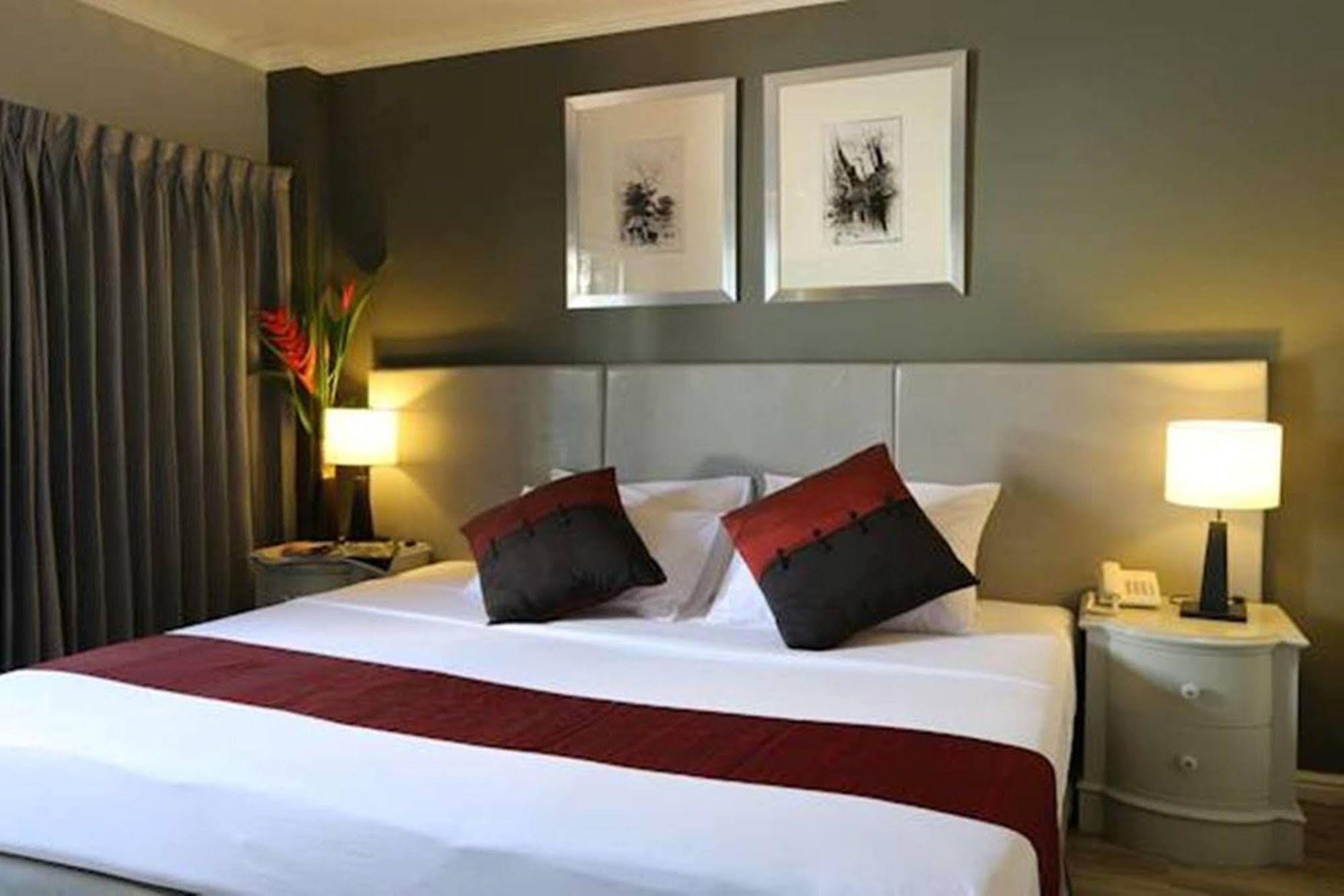 Hotel The Regent Park Phnom Penh Exterior foto