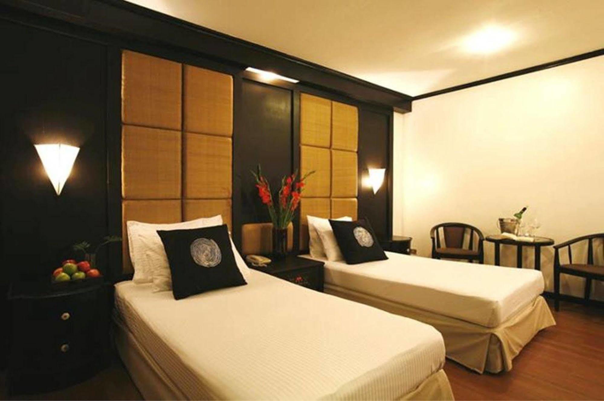Hotel The Regent Park Phnom Penh Exterior foto