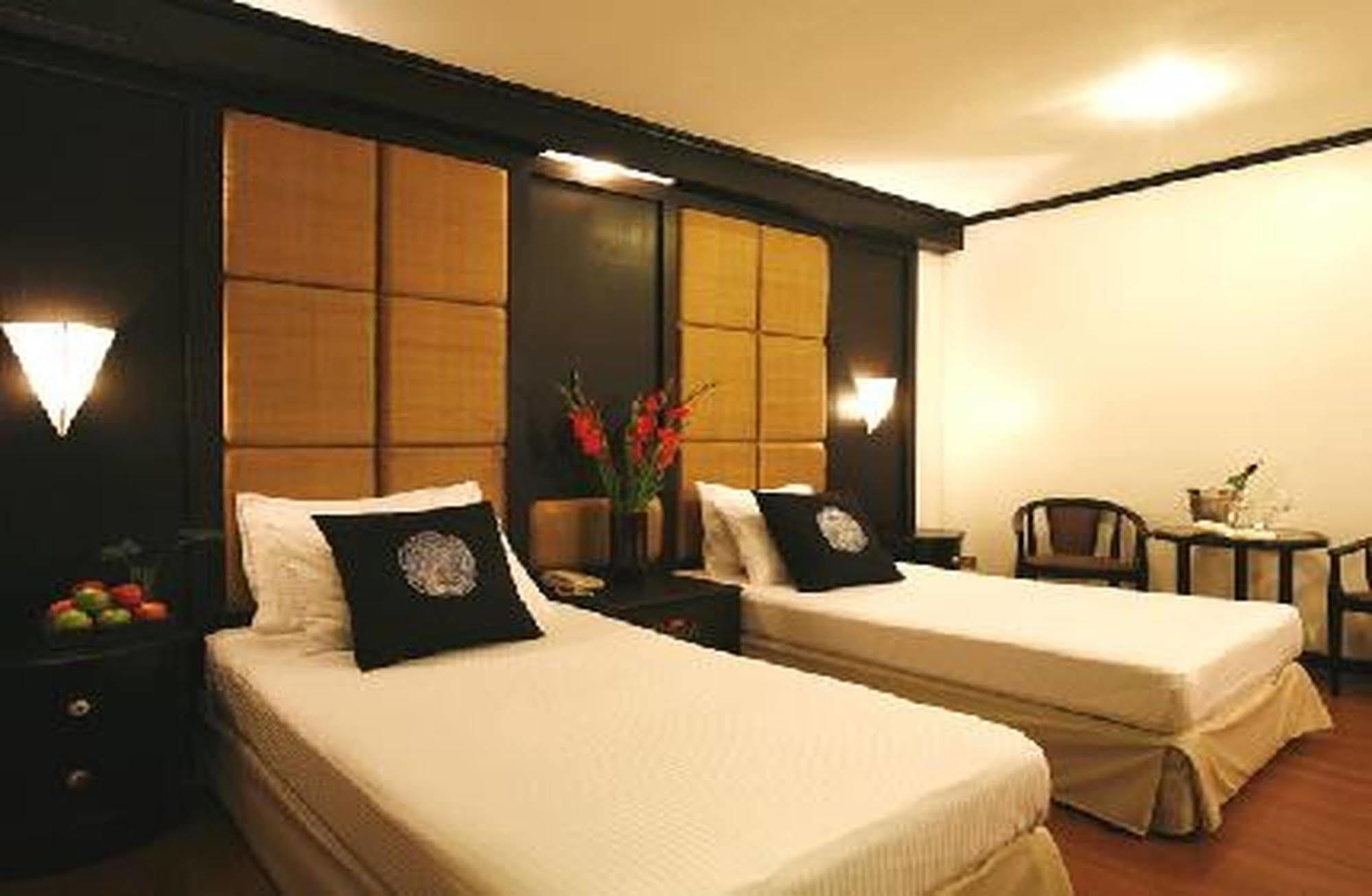 Hotel The Regent Park Phnom Penh Exterior foto